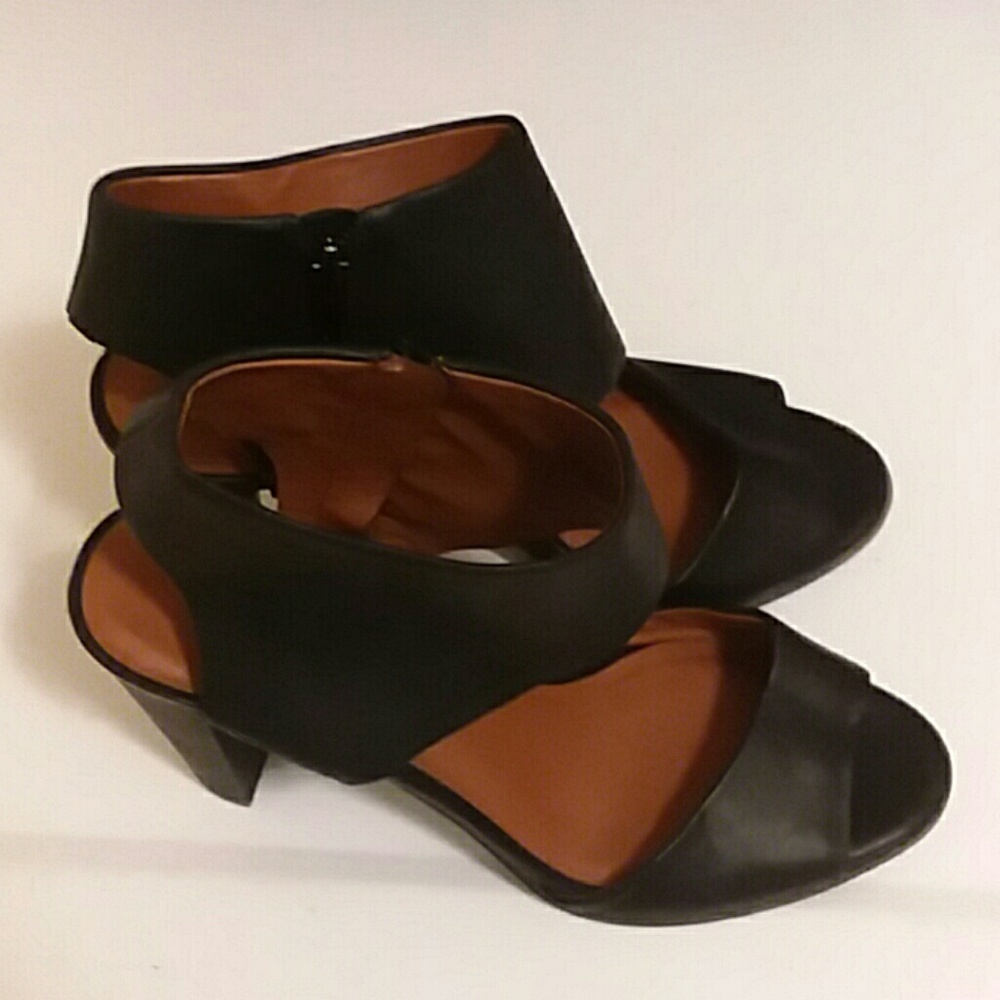 LUCKY BRAND WOMENS 8 HEELS